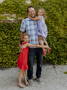 Photo of Eric Eitniear with his kids